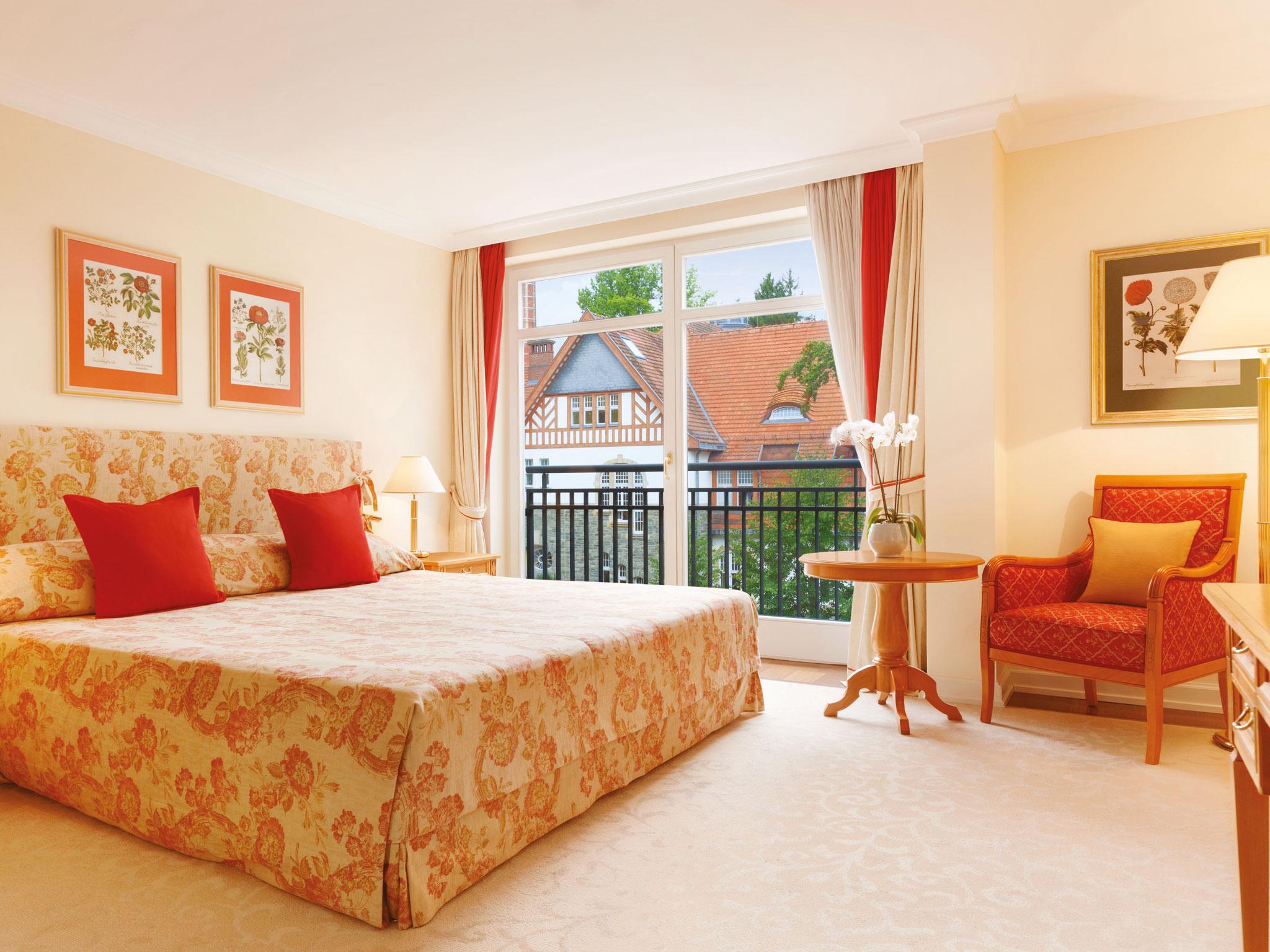 Falkenstein Grand, Autograph Collection 5*