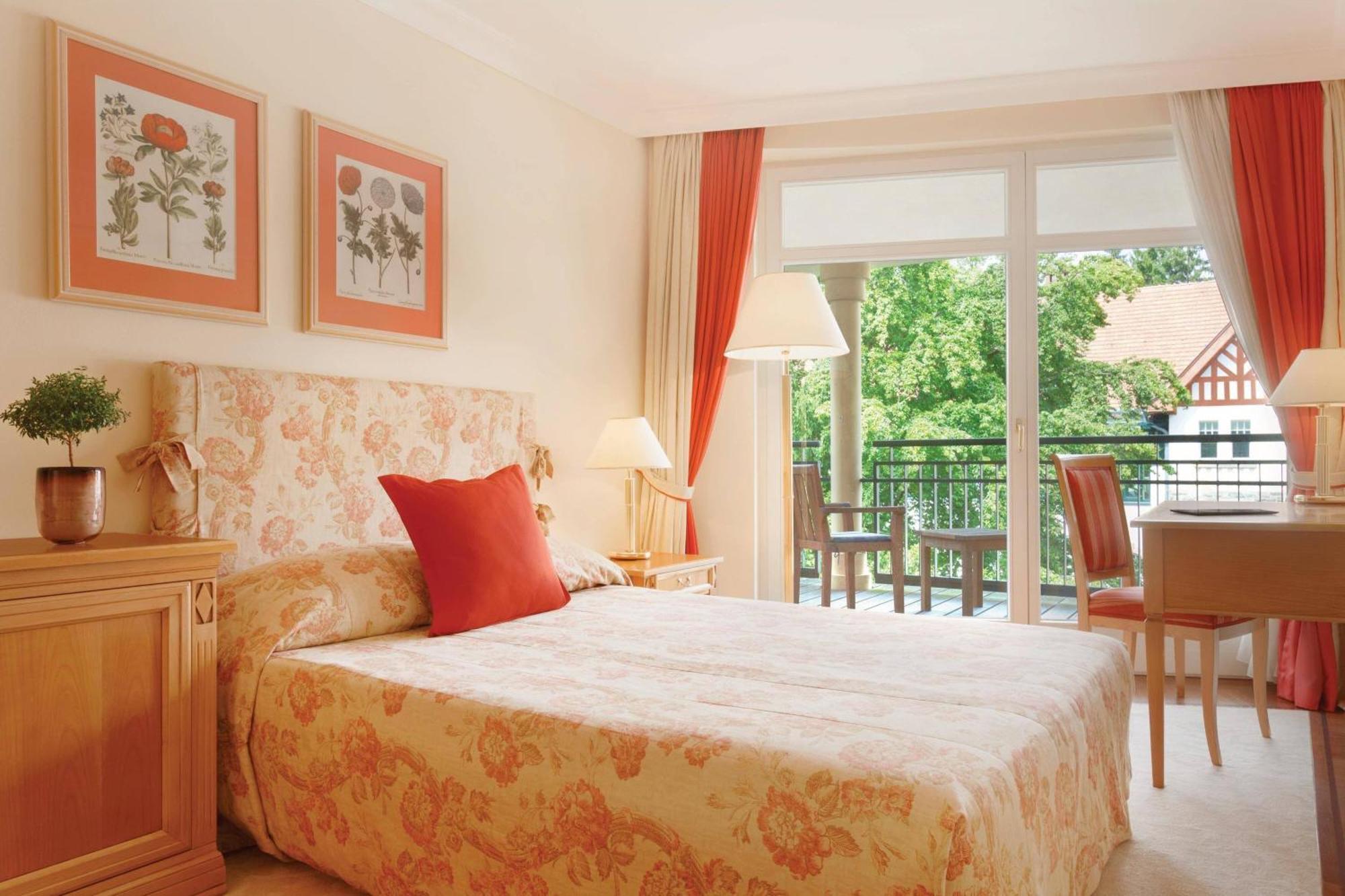 Falkenstein Grand, Autograph Collection 5*