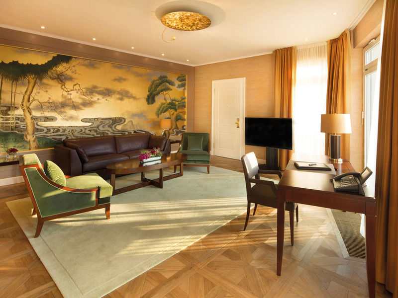 Falkenstein Grand, Autograph Collection 5*